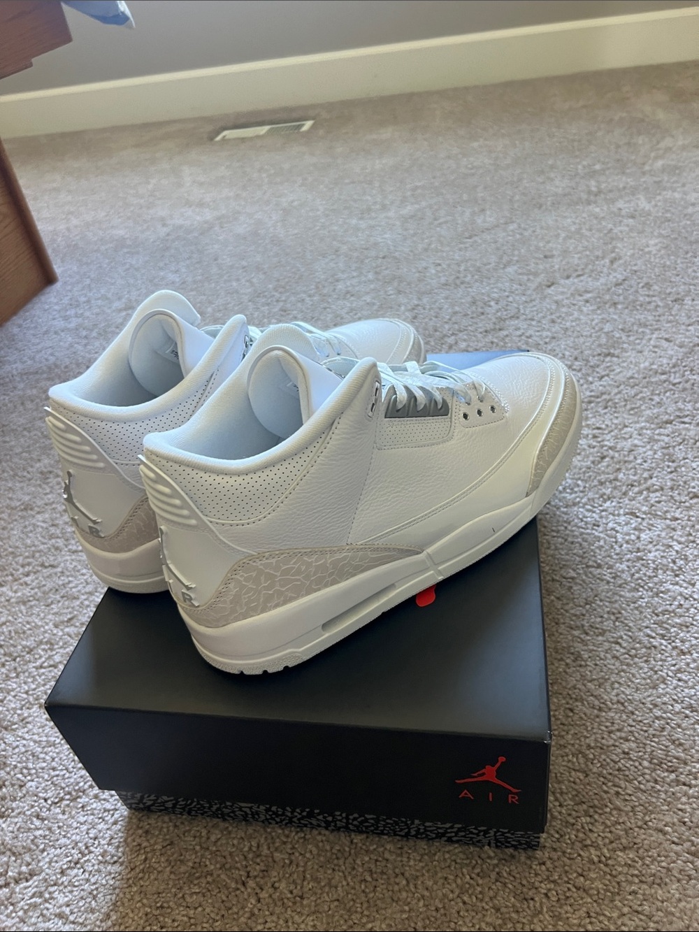 Air Jordan 3 Retro Men’s Sneakers - White/Light Gray - Picture 5 of 8